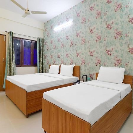 Oyo 84661 Lakshmi Home Stay Jhajra Екстер'єр фото