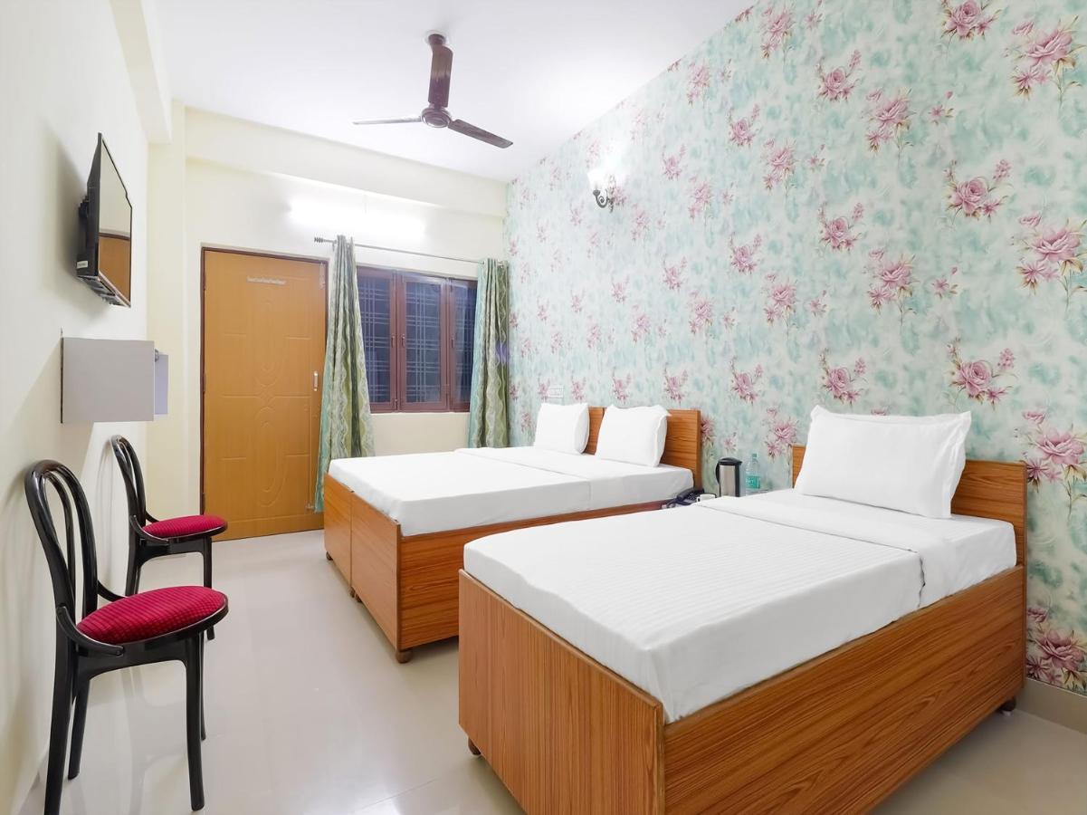 Oyo 84661 Lakshmi Home Stay Jhajra Екстер'єр фото