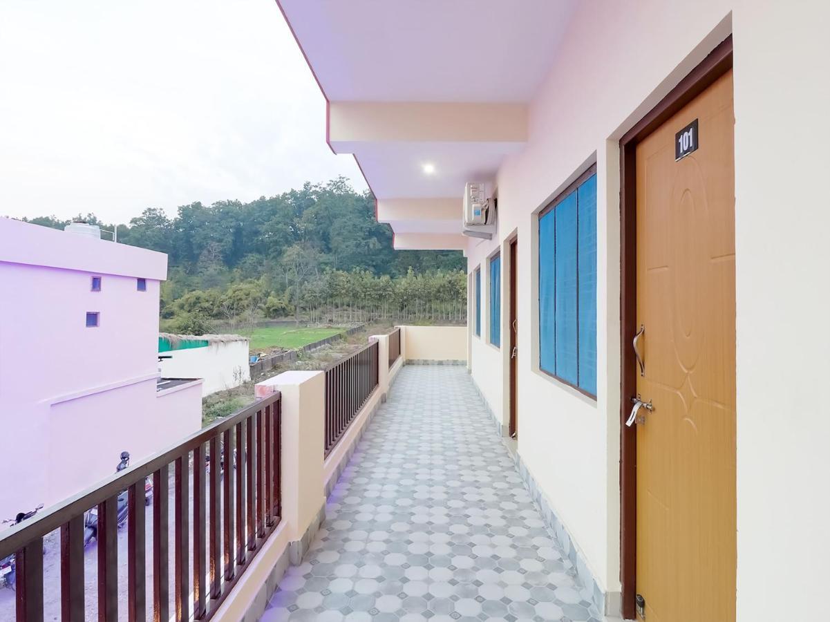 Oyo 84661 Lakshmi Home Stay Jhajra Екстер'єр фото