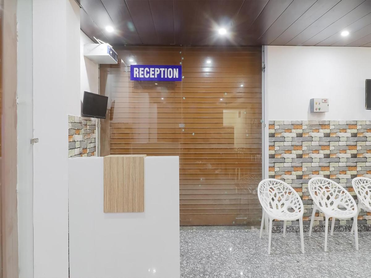 Oyo 84661 Lakshmi Home Stay Jhajra Екстер'єр фото
