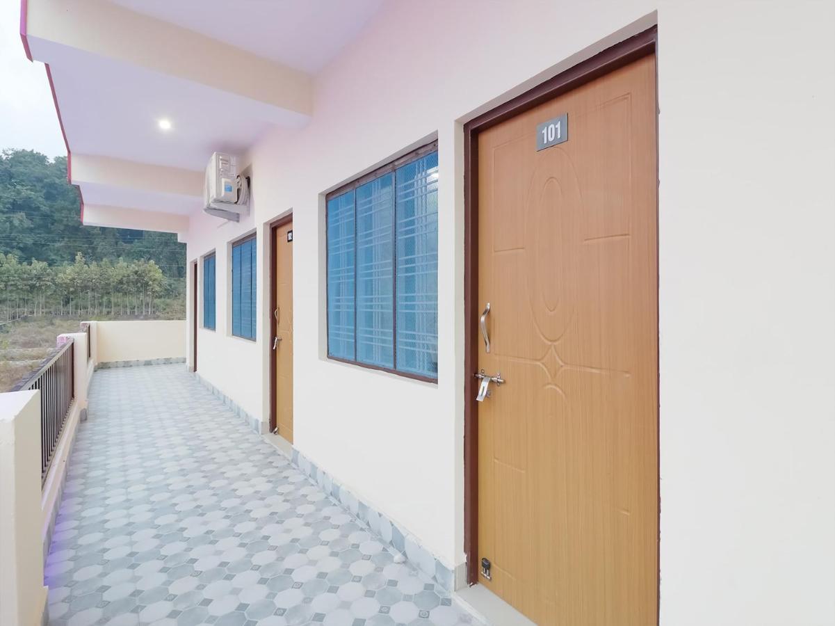 Oyo 84661 Lakshmi Home Stay Jhajra Екстер'єр фото