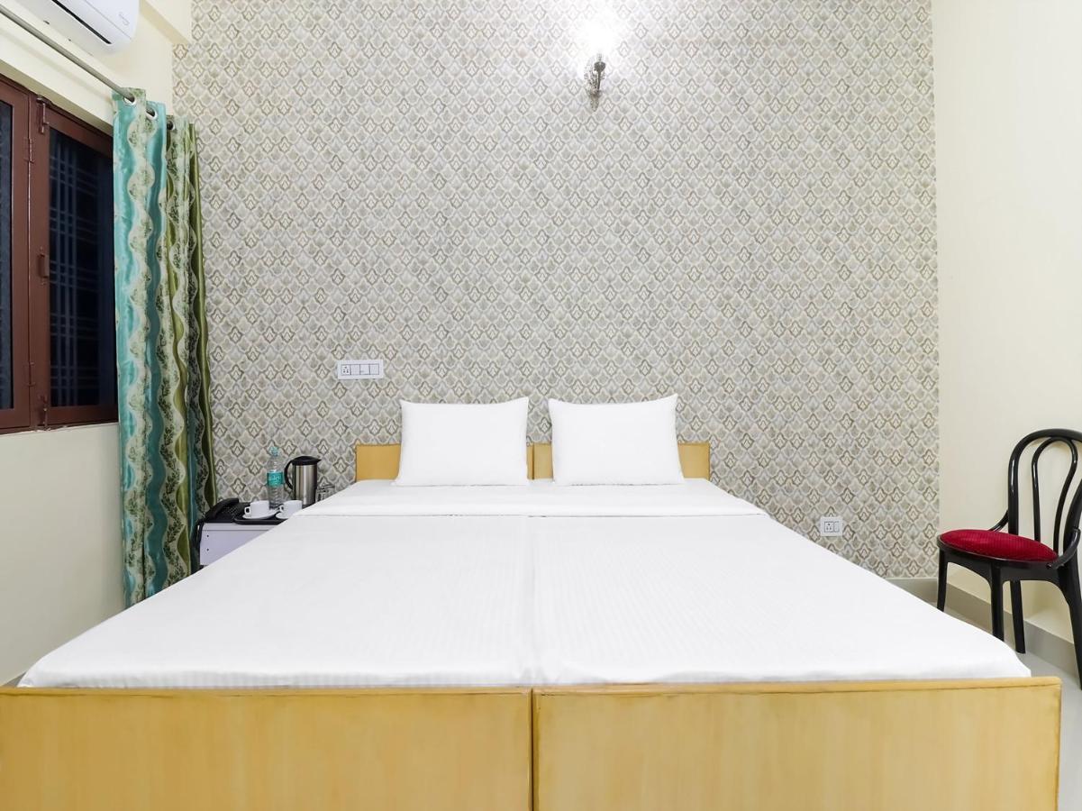 Oyo 84661 Lakshmi Home Stay Jhajra Екстер'єр фото