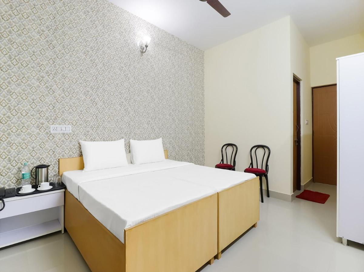 Oyo 84661 Lakshmi Home Stay Jhajra Екстер'єр фото