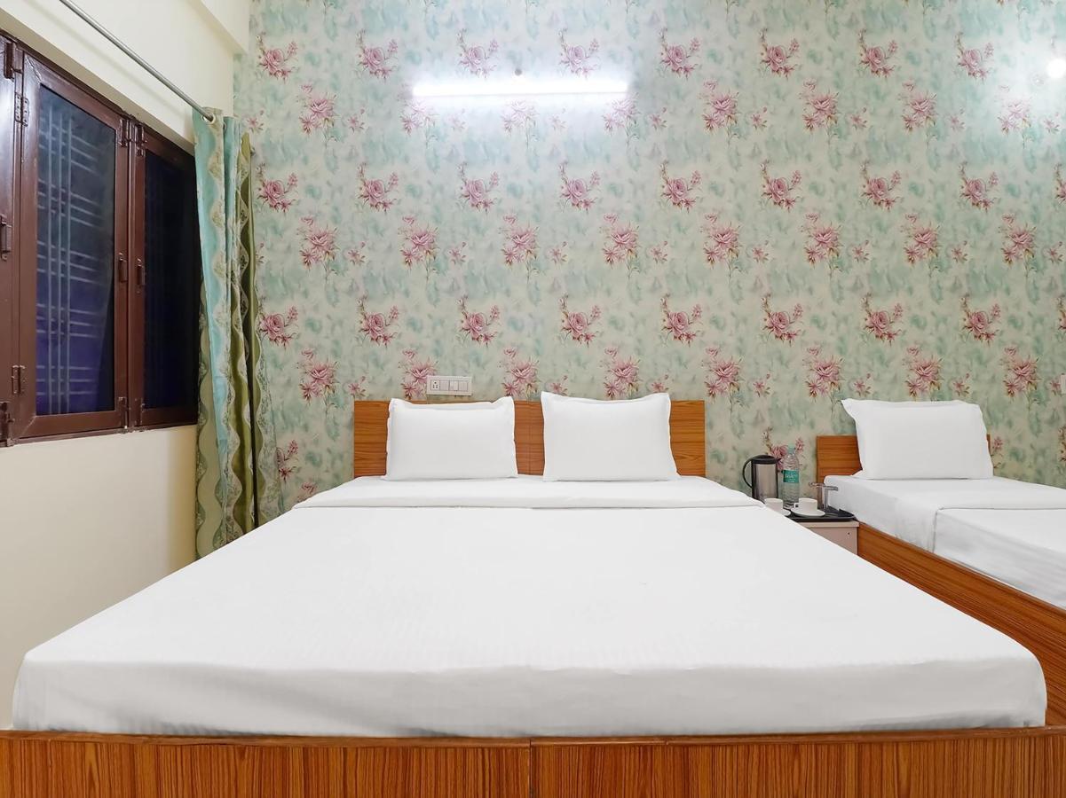 Oyo 84661 Lakshmi Home Stay Jhajra Екстер'єр фото