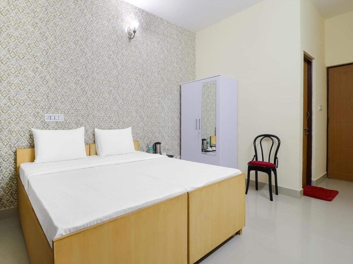 Oyo 84661 Lakshmi Home Stay Jhajra Екстер'єр фото